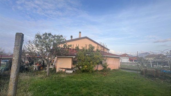 casa indipendente in vendita a Carrara in zona Marina di Carrara