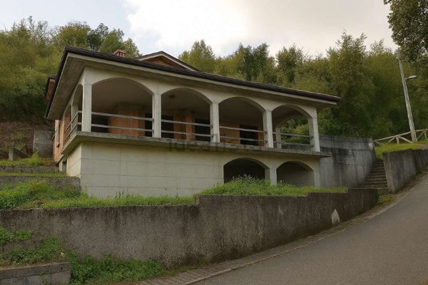 casa indipendente in vendita a Carrara