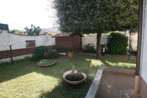 casa indipendente in vendita a Carrara in zona Sant'Antonio