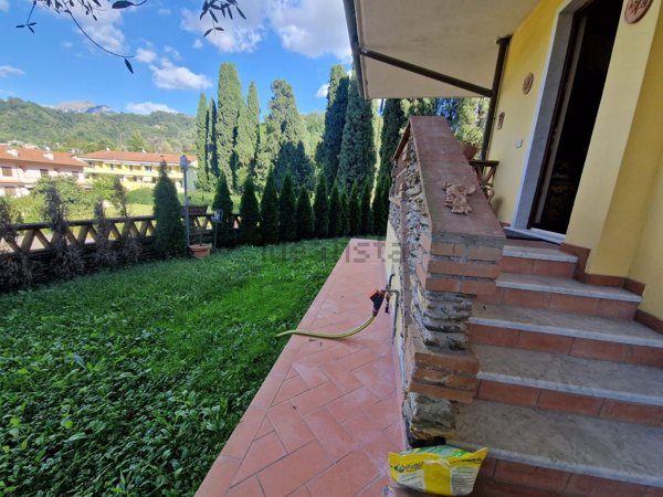 pentavano in vendita a Carrara in zona Bonascola