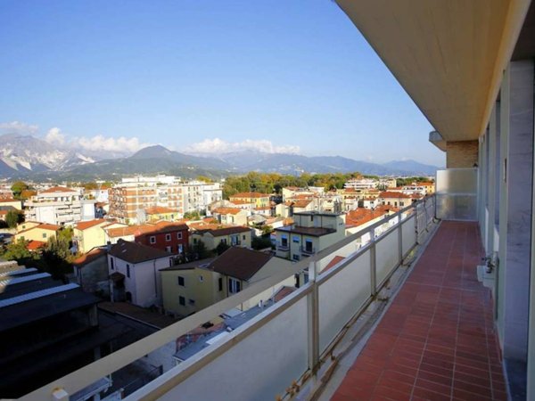 appartamento in vendita a Carrara in zona Marina di Carrara