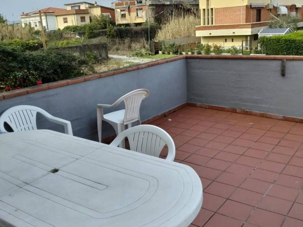 appartamento in vendita a Carrara in zona Marina di Carrara