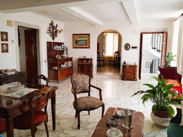 casa indipendente in vendita a Carrara in zona Fossola