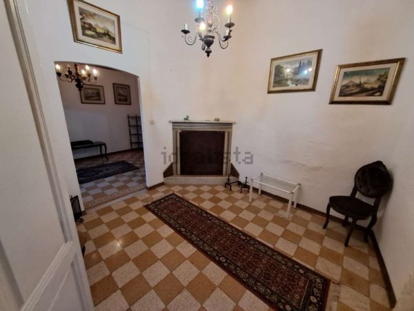 casa indipendente in vendita a Carrara in zona Sorgnano