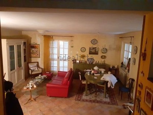 casa indipendente in vendita a Carrara in zona Avenza