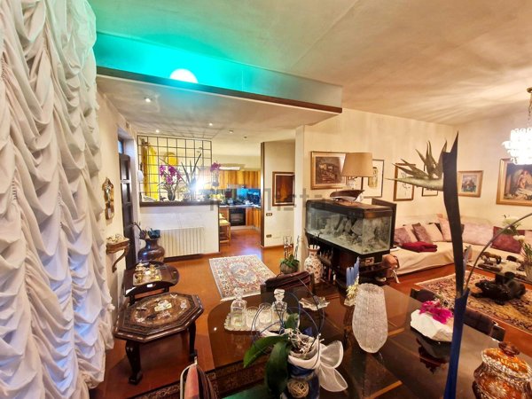 casa indipendente in vendita a Carrara in zona Avenza