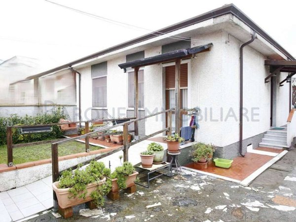 casa indipendente in vendita a Carrara in zona Marina di Carrara