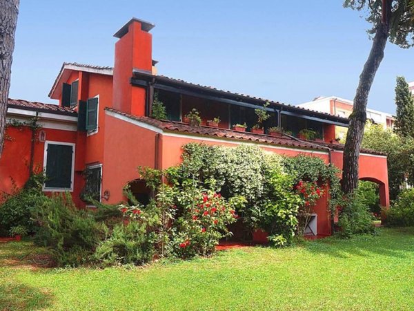 casa indipendente in vendita a Carrara in zona Avenza