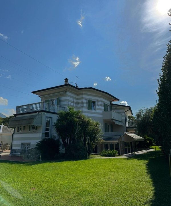casa indipendente in vendita a Carrara in zona Stadio