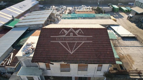 capannone in vendita a Carrara in zona Avenza