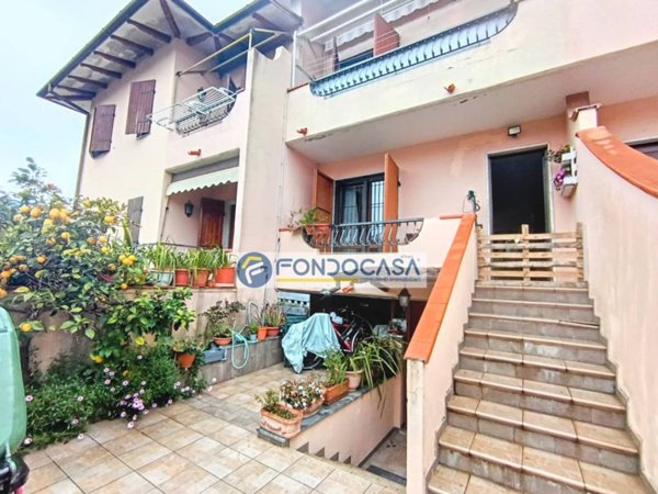 casa indipendente in vendita a Carrara in zona Avenza