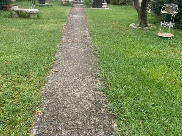 casa indipendente in vendita a Carrara in zona Avenza