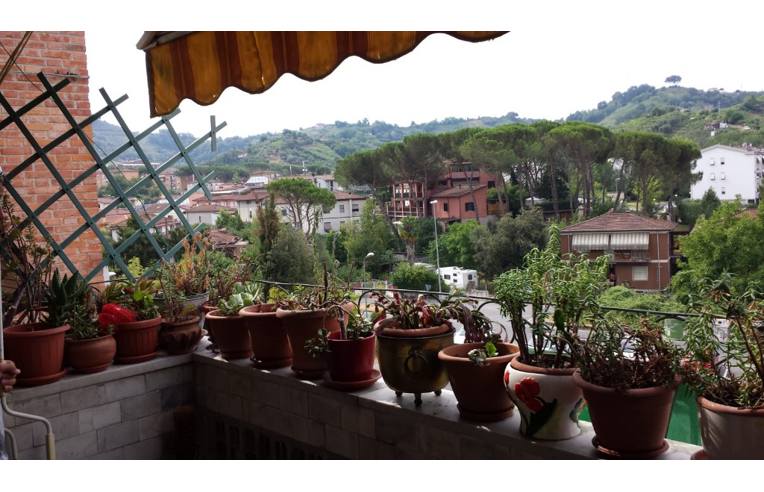 appartamento in vendita a Carrara in zona Marina di Carrara