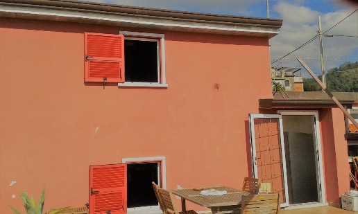 casa indipendente in vendita a Carrara in zona Fossola