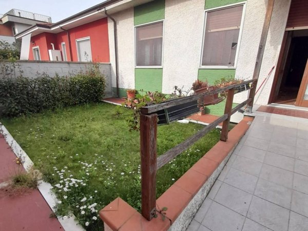 casa indipendente in vendita a Carrara in zona Sant'Antonio