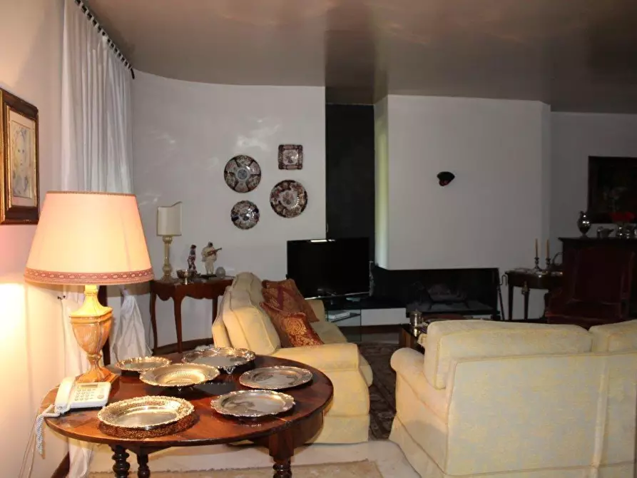 casa indipendente in vendita a Carrara in zona Sant'Antonio