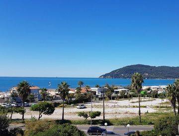 appartamento in vendita a Carrara in zona Marina di Carrara