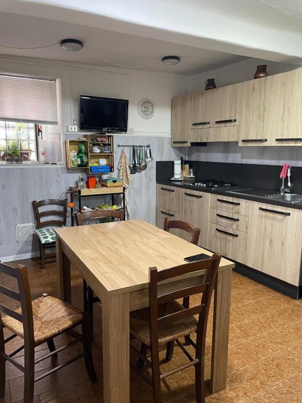 casa indipendente in vendita a Carrara in zona Bedizzano