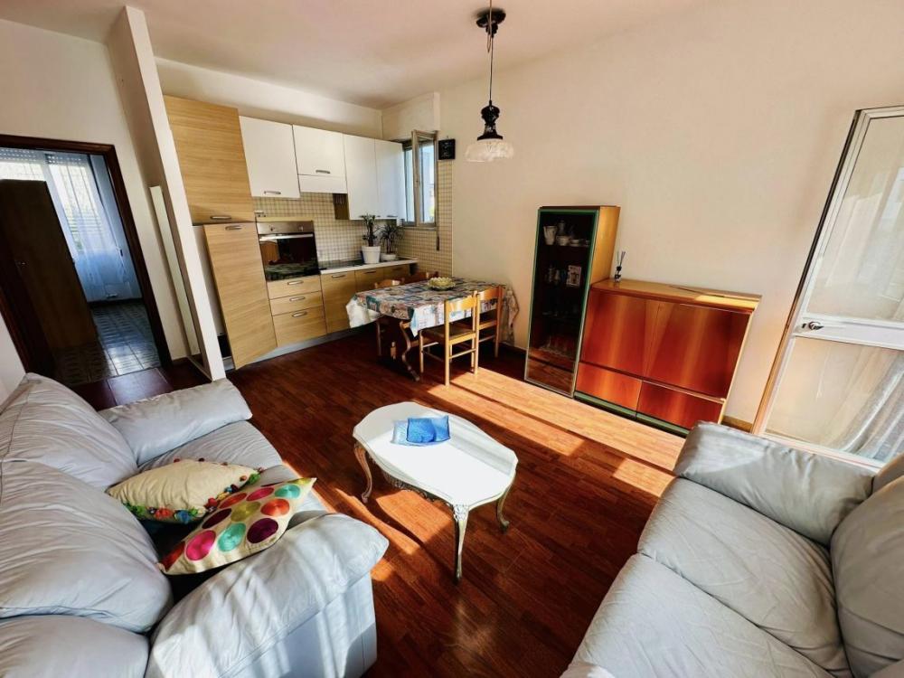 appartamento in vendita a Carrara in zona Marina di Carrara