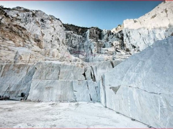 casa indipendente in vendita a Carrara in zona Fossola
