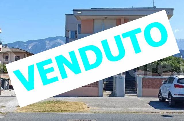 appartamento in vendita a Carrara in zona Marina di Carrara