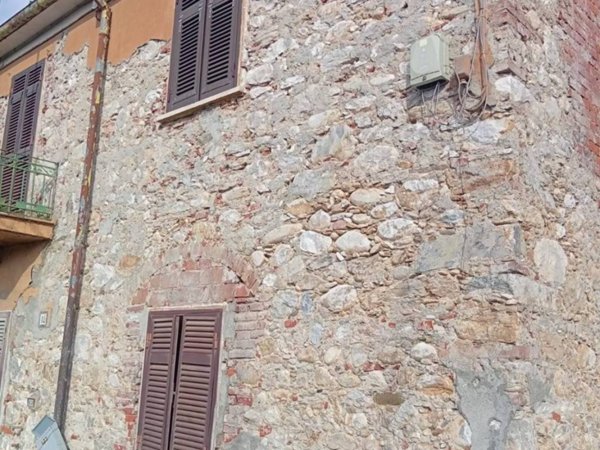casa indipendente in vendita a Carrara in zona Avenza