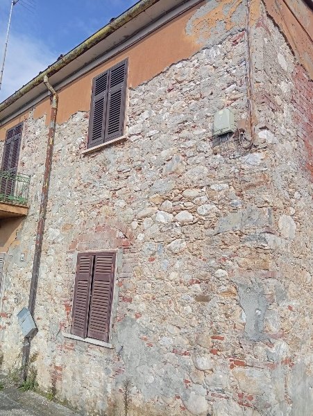 casa semindipendente in vendita a Carrara in zona Avenza