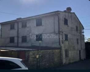 casa indipendente in vendita a Carrara in zona Avenza