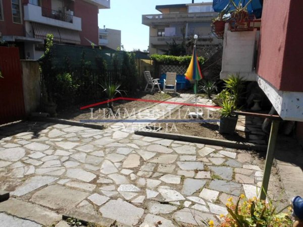 appartamento in vendita a Carrara in zona Marina di Carrara