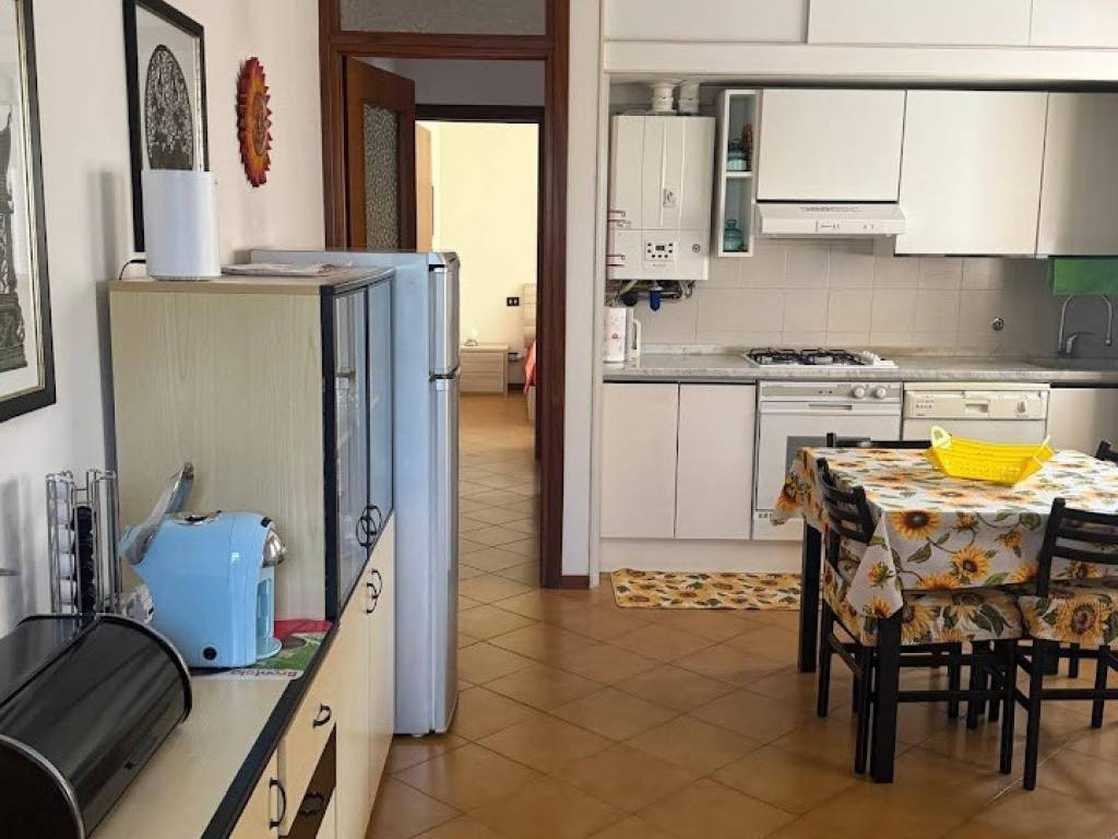 appartamento in vendita a Carrara in zona Marina di Carrara