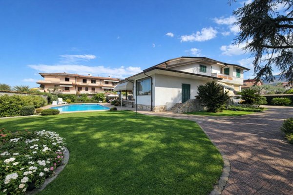 casa indipendente in vendita a Carrara