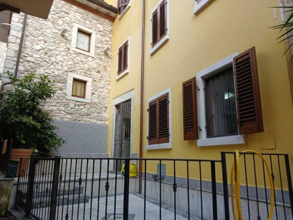 casa indipendente in vendita a Carrara in zona Torano