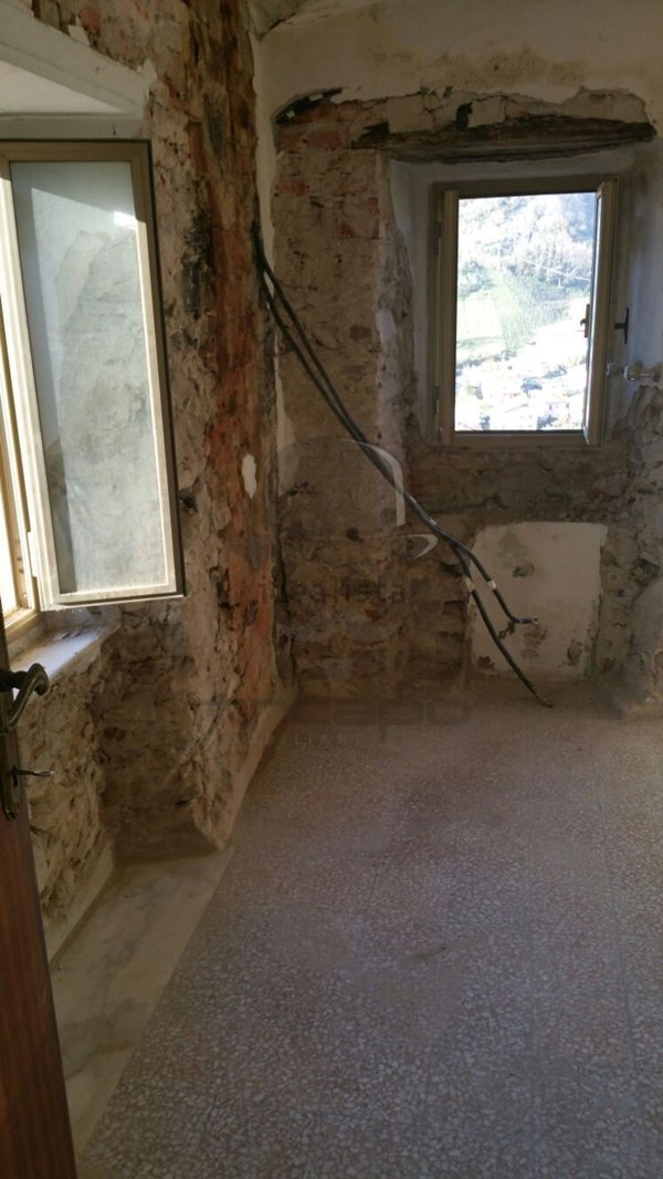 appartamento in vendita a Carrara in zona Fossola