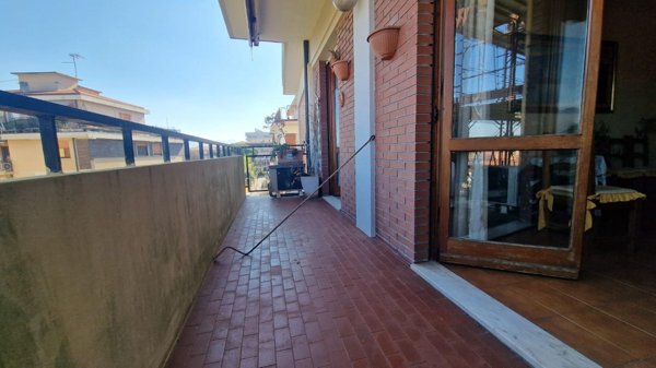 appartamento in vendita a Carrara in zona Marina di Carrara