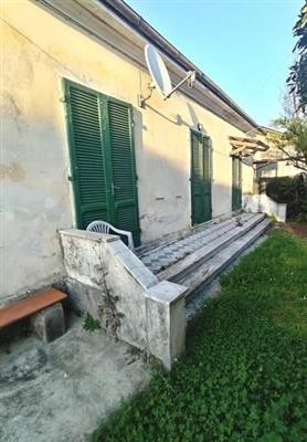 casa indipendente in vendita a Carrara