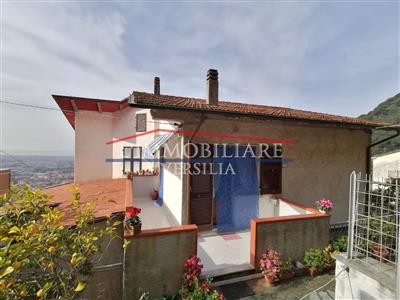 casa indipendente in vendita a Carrara