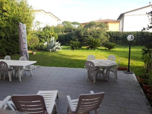 casa indipendente in vendita a Carrara in zona Sant'Antonio