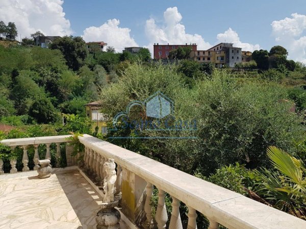 casa indipendente in vendita a Carrara in zona Fossola