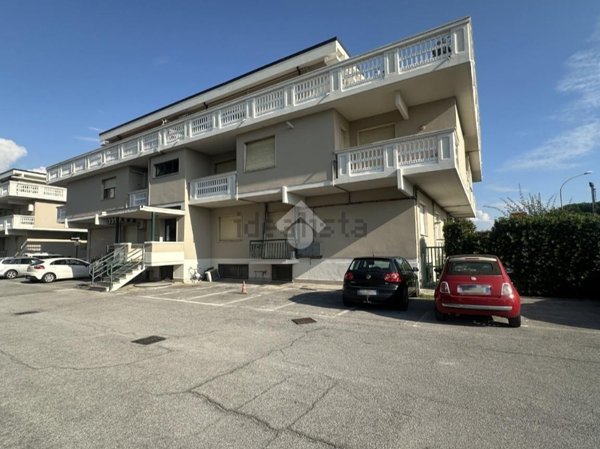 appartamento in vendita a Carrara in zona Marina di Carrara