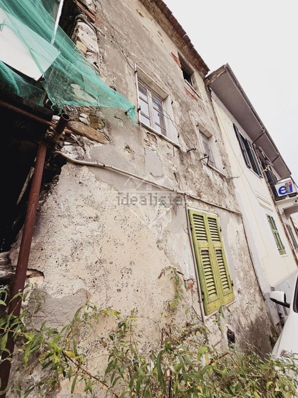 casa indipendente in vendita a Carrara in zona Stadio