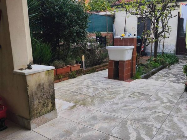 casa indipendente in vendita a Carrara in zona Marina di Carrara