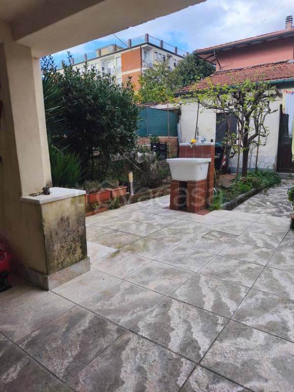 casa indipendente in vendita a Carrara in zona Marina di Carrara