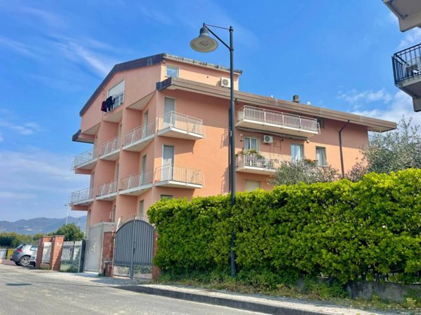 appartamento in vendita a Carrara in zona Marina di Carrara