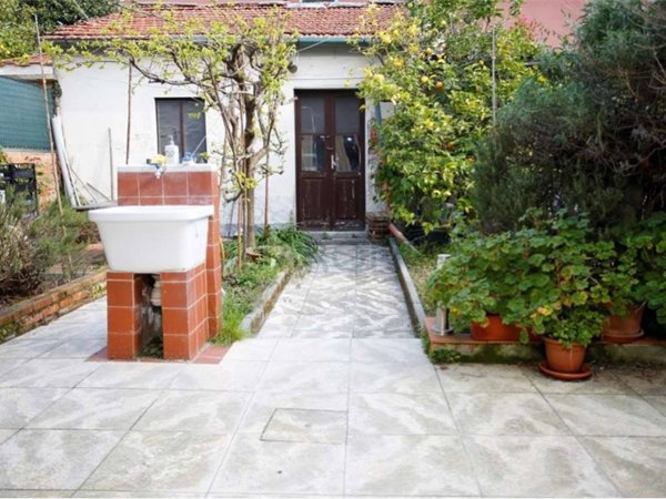 casa indipendente in vendita a Carrara in zona Marina di Carrara