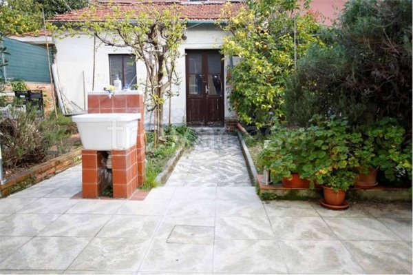 casa indipendente in vendita a Carrara in zona Marina di Carrara