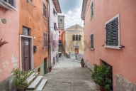 appartamento in vendita a Carrara in zona Castelpoggio