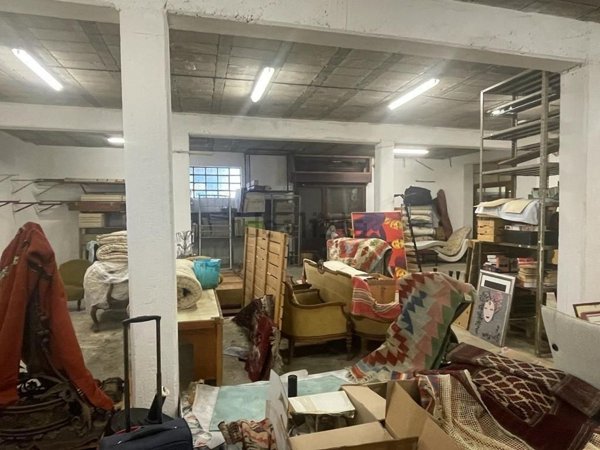 locale di sgombero in vendita a Carrara in zona Avenza