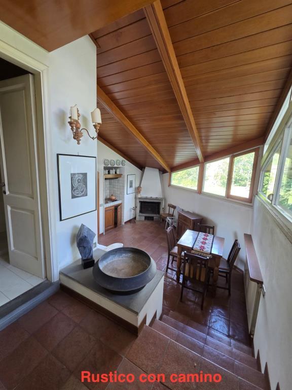 casa indipendente in vendita a Carrara in zona Fossola