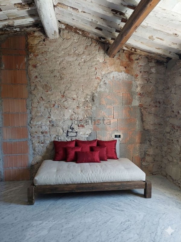 casa indipendente in vendita a Carrara in zona Avenza