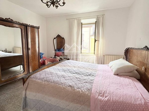 casa indipendente in vendita a Carrara in zona Marina di Carrara